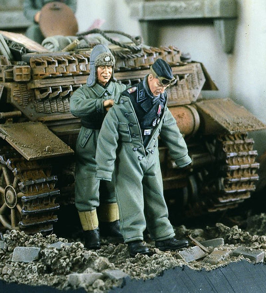 Verlinden 1/35 German Tankers Dressing for Cold  | VER2107