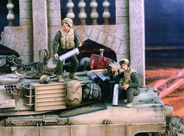 Verlinden 1/35 US Tankers Handling Ammo Iraq  | VER2378